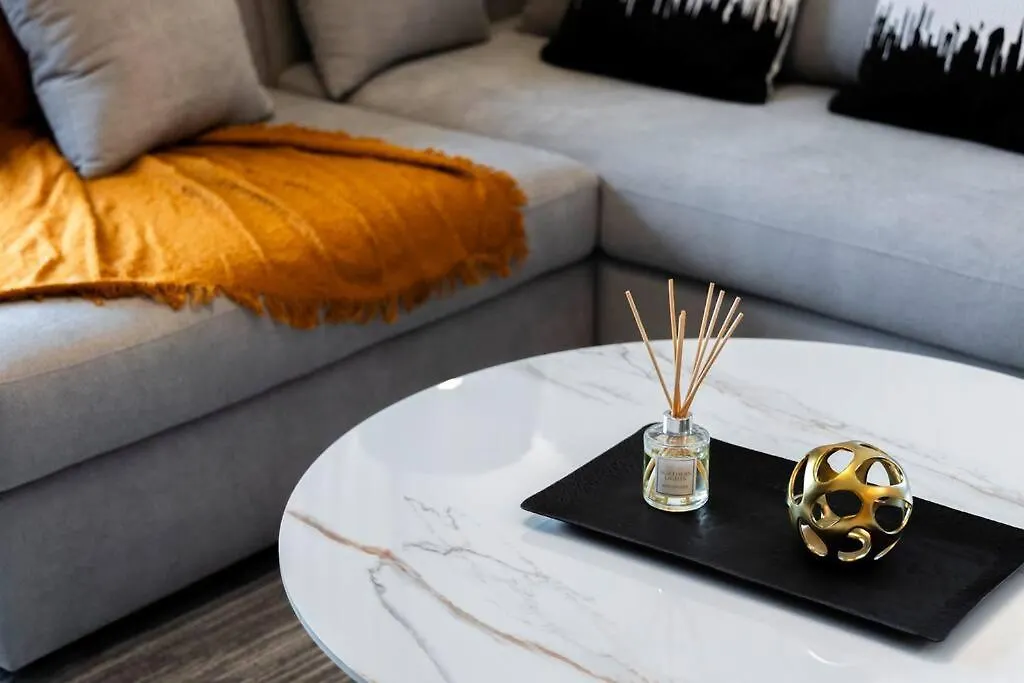 Burj & Fountain Views - Large Apt For 12 Guests! Dubai Apartment